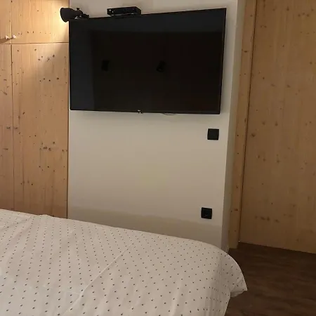 Apartma 5 *