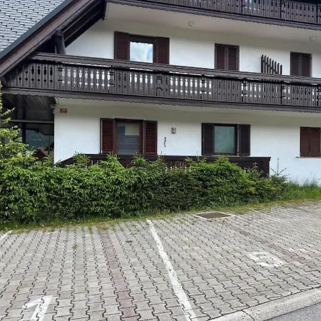Apartma 5 *